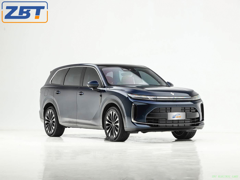 Бензиновый внедорожник Wuling Huajing S, работающий на топливе