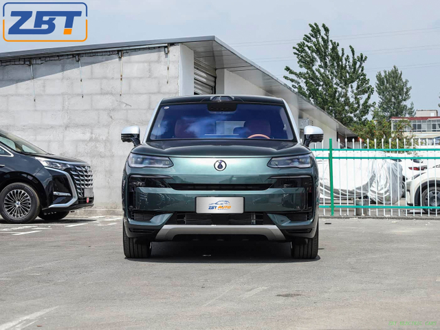 Бензиновый внедорожник BYD TENSI N9, работающий на топливе