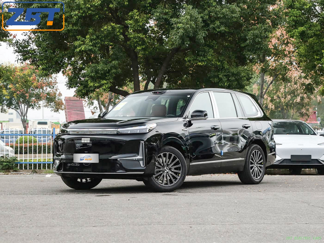 JI LI YINHE M9 Бензиновый внедорожник, топливный автомобиль
