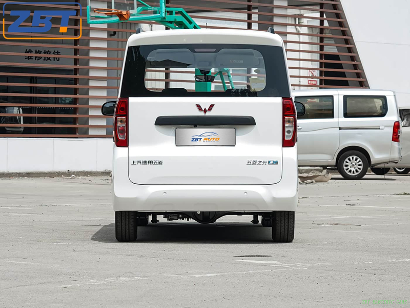 Небольшой легковой автомобиль с бензиновым двигателем Wuling Sunshine
