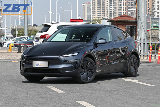 Модель Y+ New Energy Hybrid SUV. Цена в США: 45 599,00–45 999,00 долларов США.