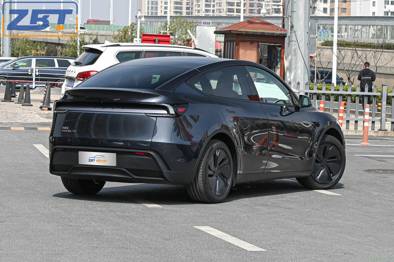 Модель Y+ New Energy Hybrid SUV. Цена в США: 45 599,00–45 999,00 долларов США.