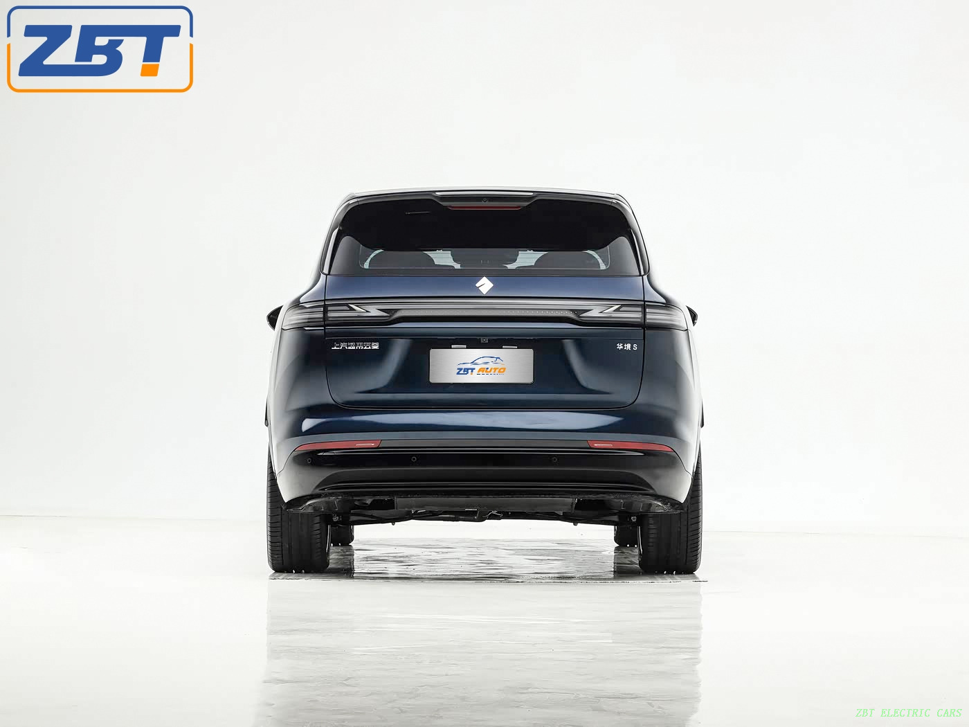 Бензиновый внедорожник Wuling Huajing S, работающий на топливе