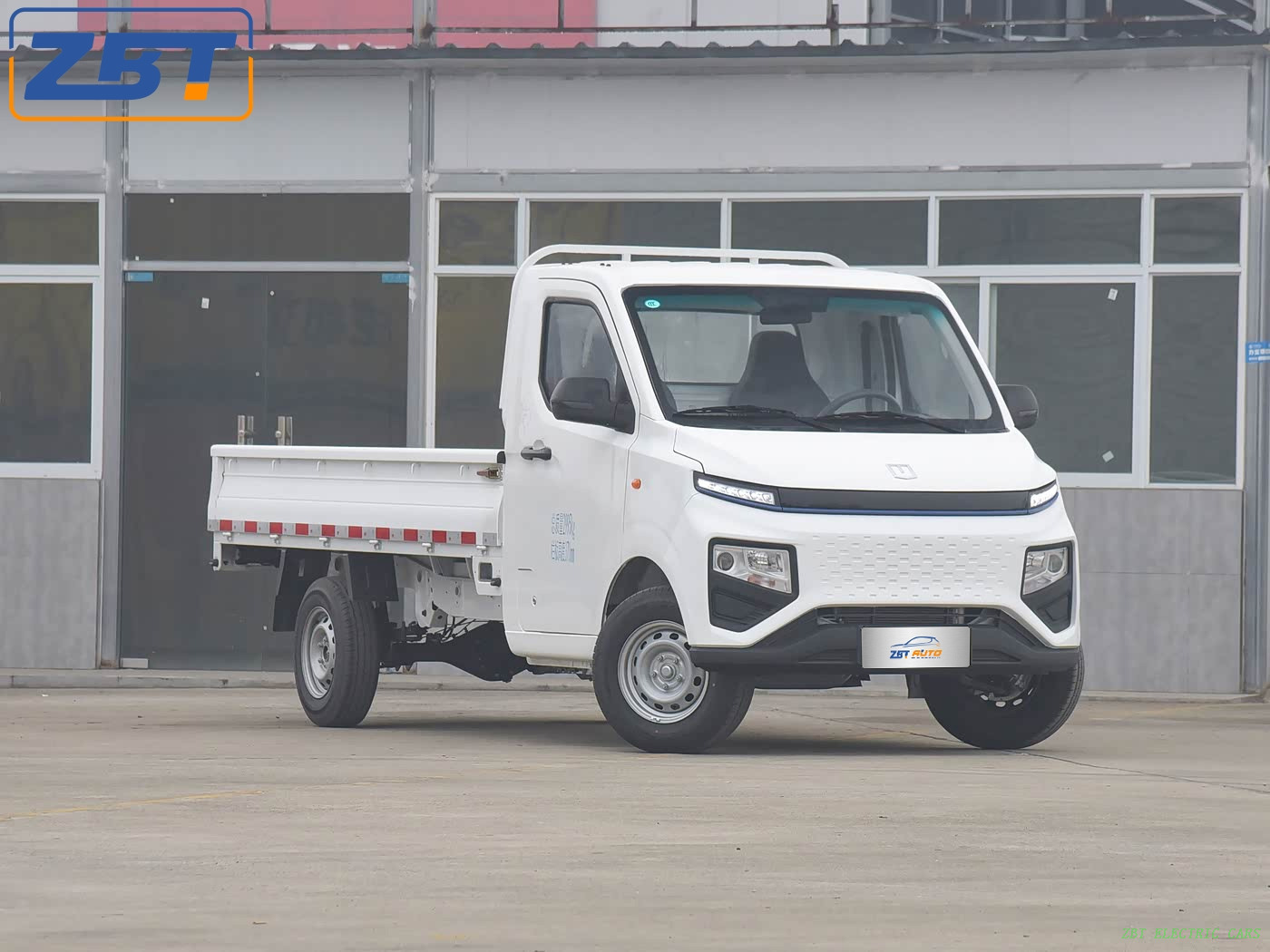 Бензиновый внедорожник Geely Yuancheng F1E, работающий на топливе