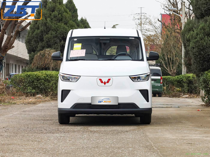 Малый пассажирский автомобиль с бензиновым двигателем Wuling Yangguang, топливный автомобиль
