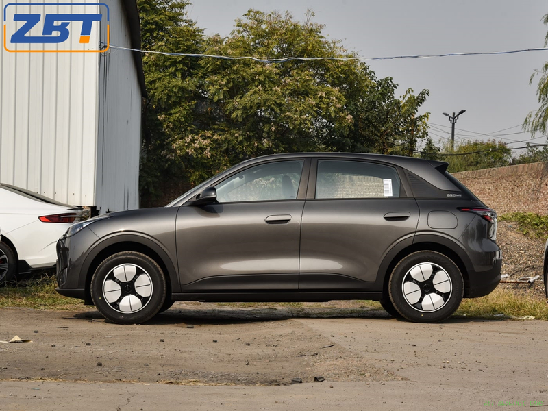 Бензиновый внедорожник Geely Xingyue, работающий на топливе