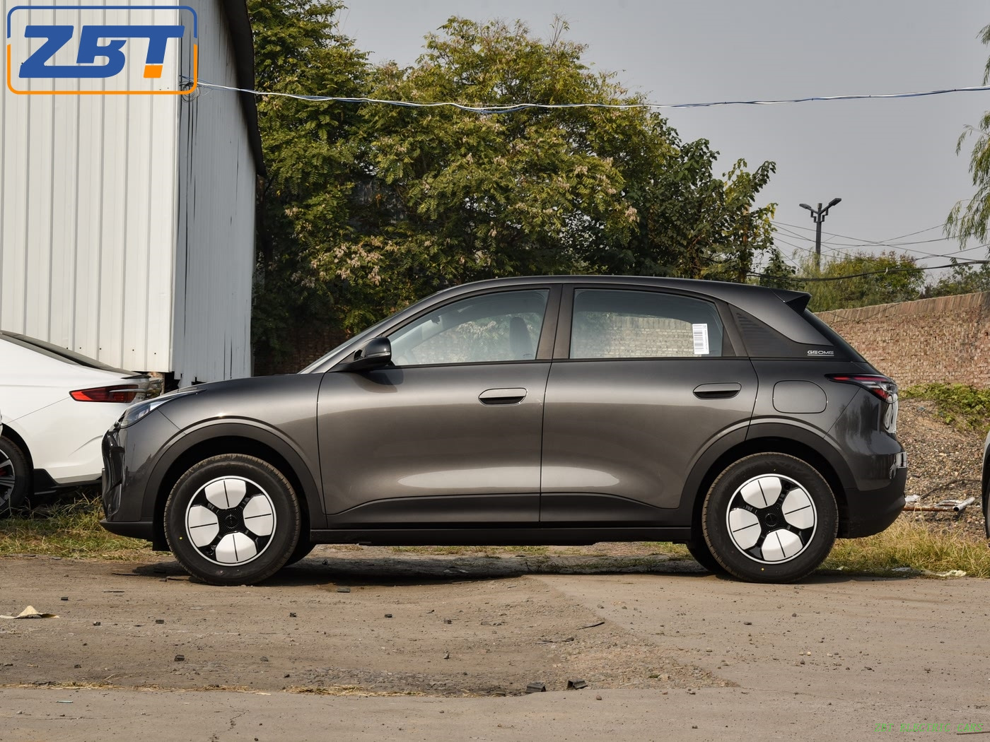 Бензиновый внедорожник Geely Xingyue, работающий на топливе