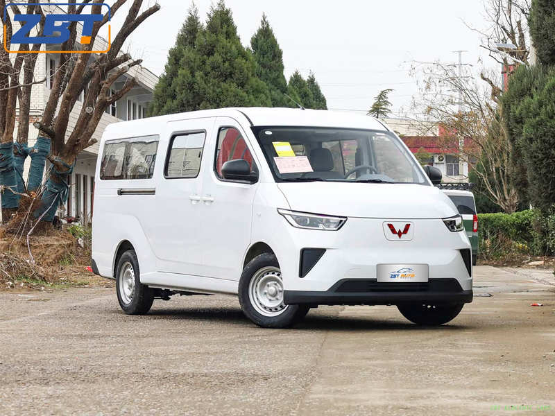 Малый пассажирский автомобиль с бензиновым двигателем Wuling Yangguang, топливный автомобиль