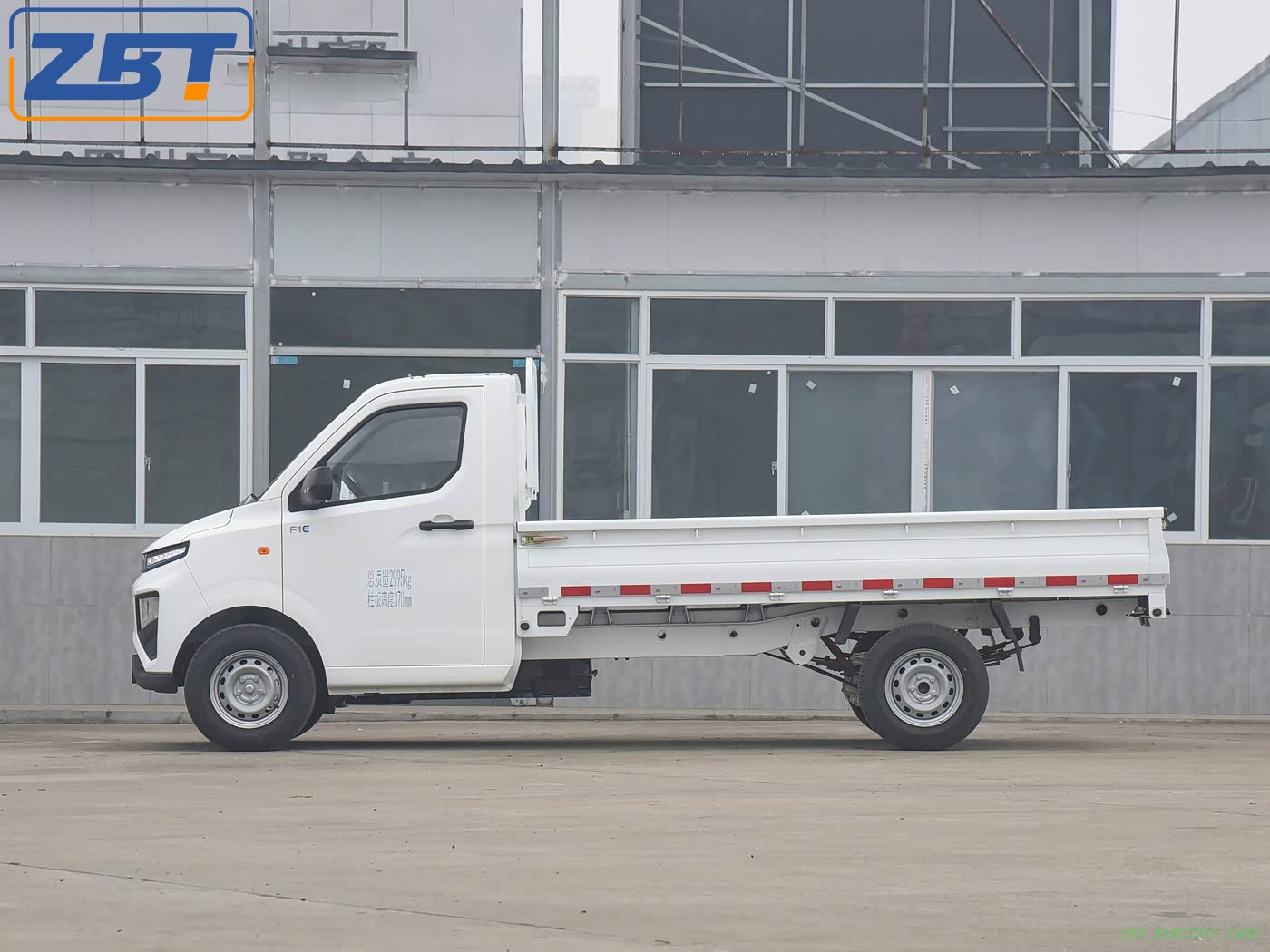 Бензиновый внедорожник Geely Yuancheng F1E, работающий на топливе