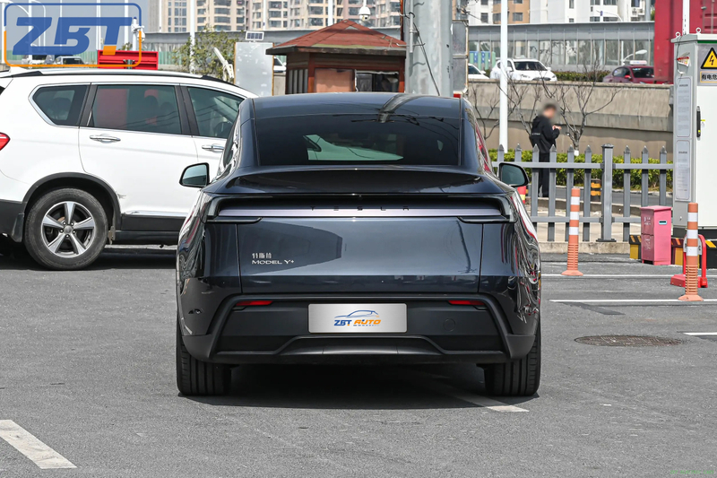 Модель Y+ New Energy Hybrid SUV. Цена в США: 45 599,00–45 999,00 долларов США.