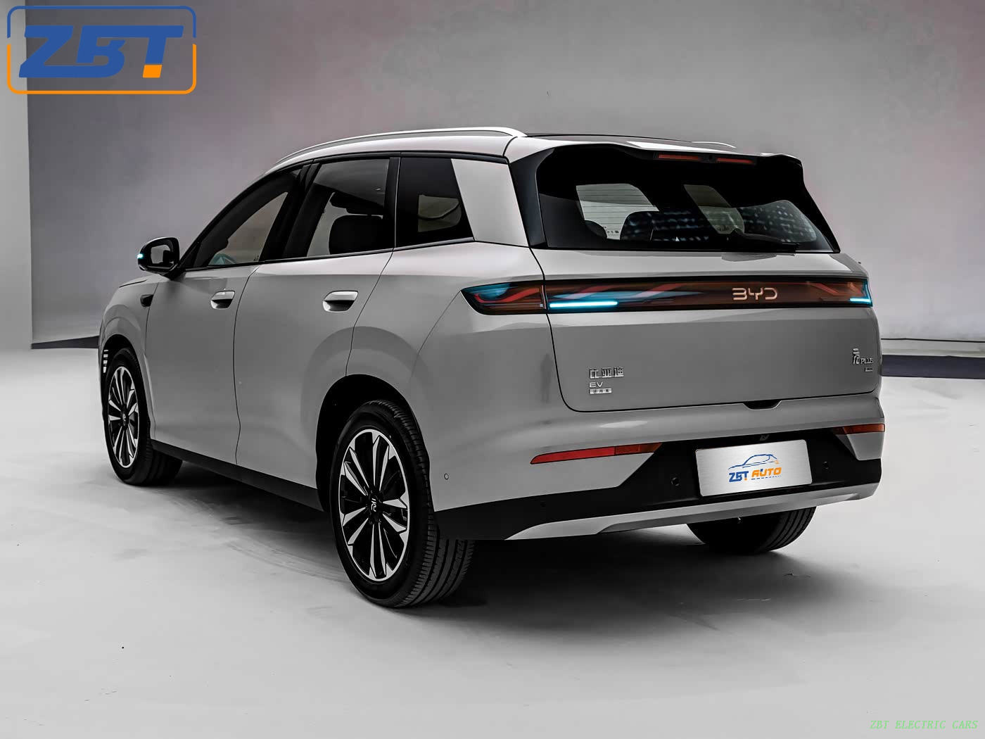 Бензиновый внедорожник BYD 3RD YUAN PLUS, работающий на топливе