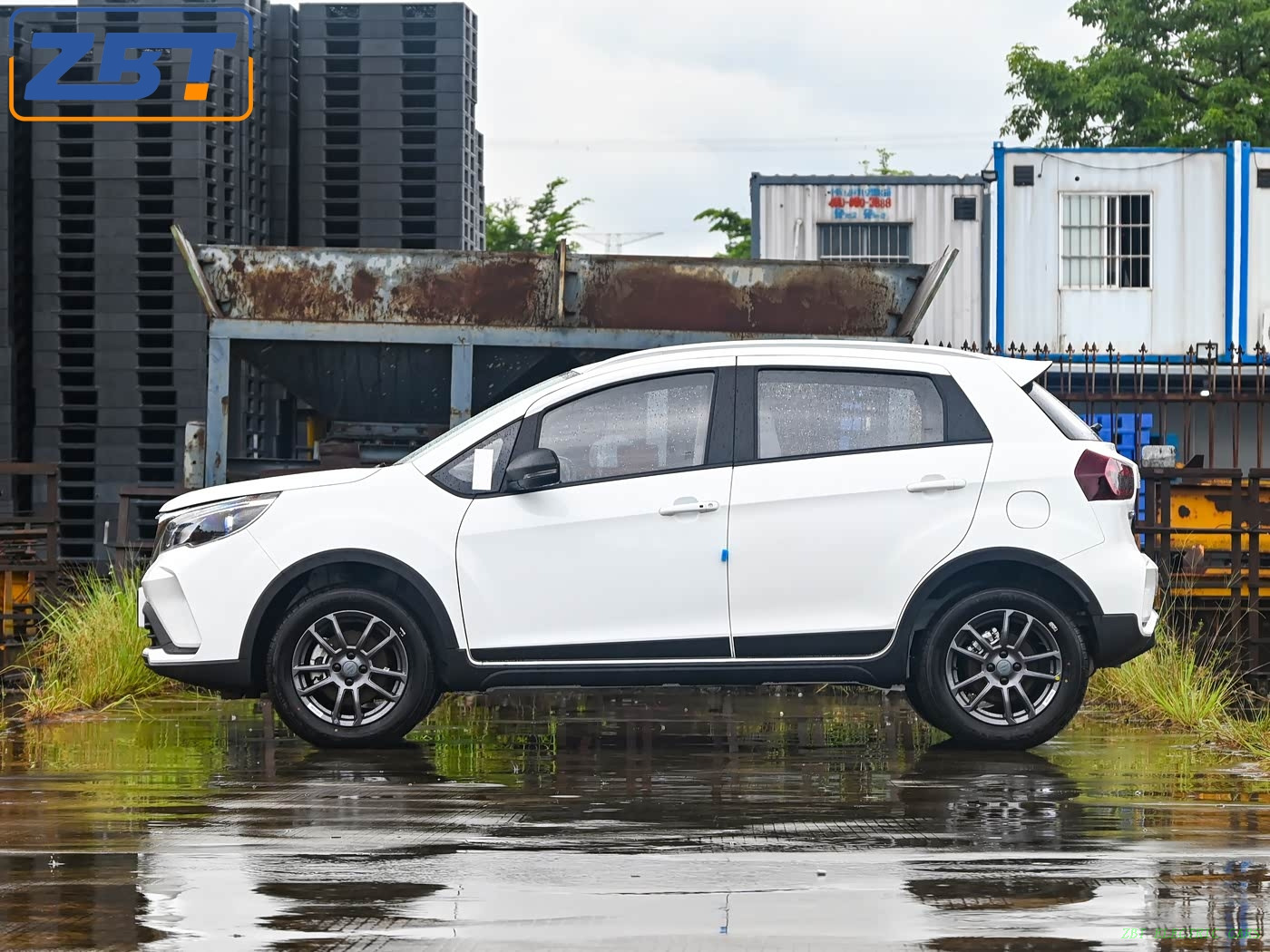 Livan X3 Pro, бензиновый внедорожник, топливный автомобиль