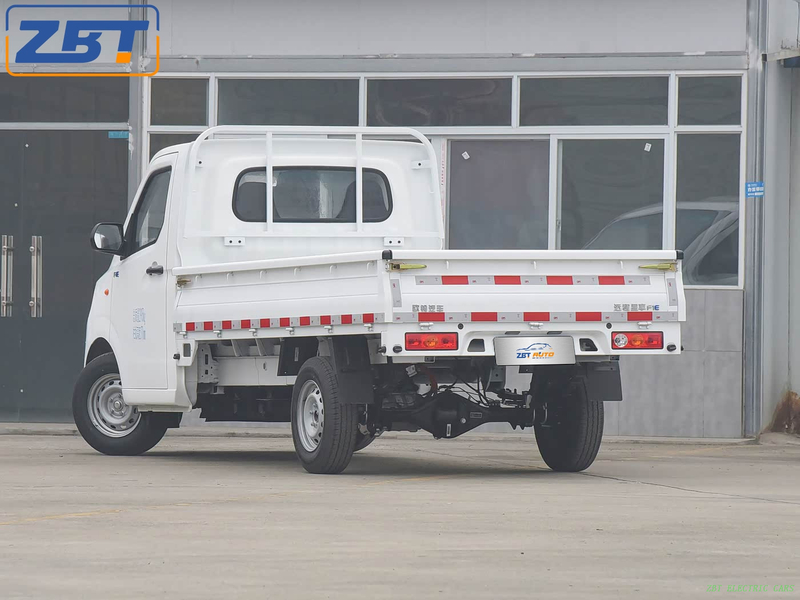 Бензиновый внедорожник Geely Yuancheng F1E, работающий на топливе